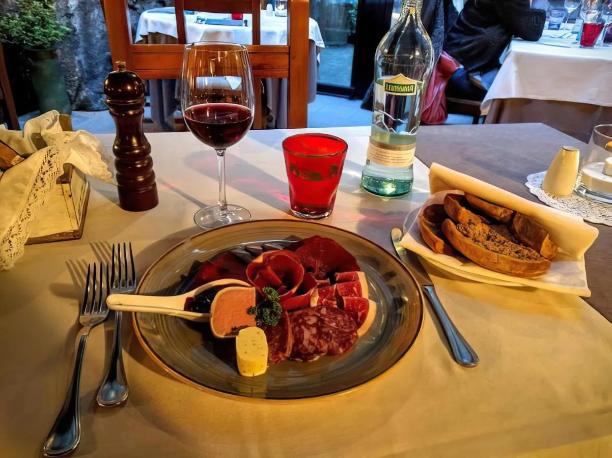 Hotel Ristorante San Pietro Valdisotto İtalya